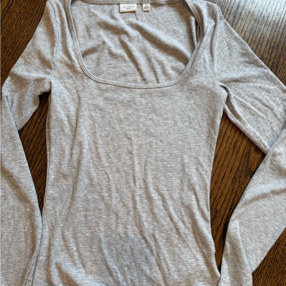 Gray Long Sleeve top and pants from aritzia in a size medium - Picture 5 of 7